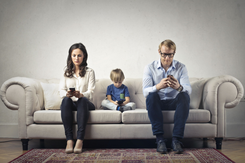 familia adicta a la tecnologia